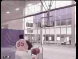 关键时刻四罚一中！雷媒晒小胖疯狂打铁图调侃马瑟林